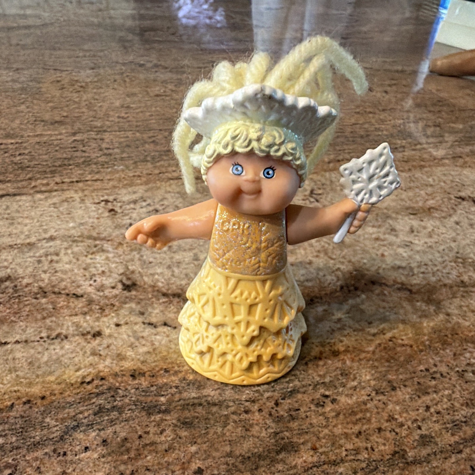 OAA, Inc. Heavenly Blessings 1994 Angel Figurine, Yellow/White Plastic, 3 in