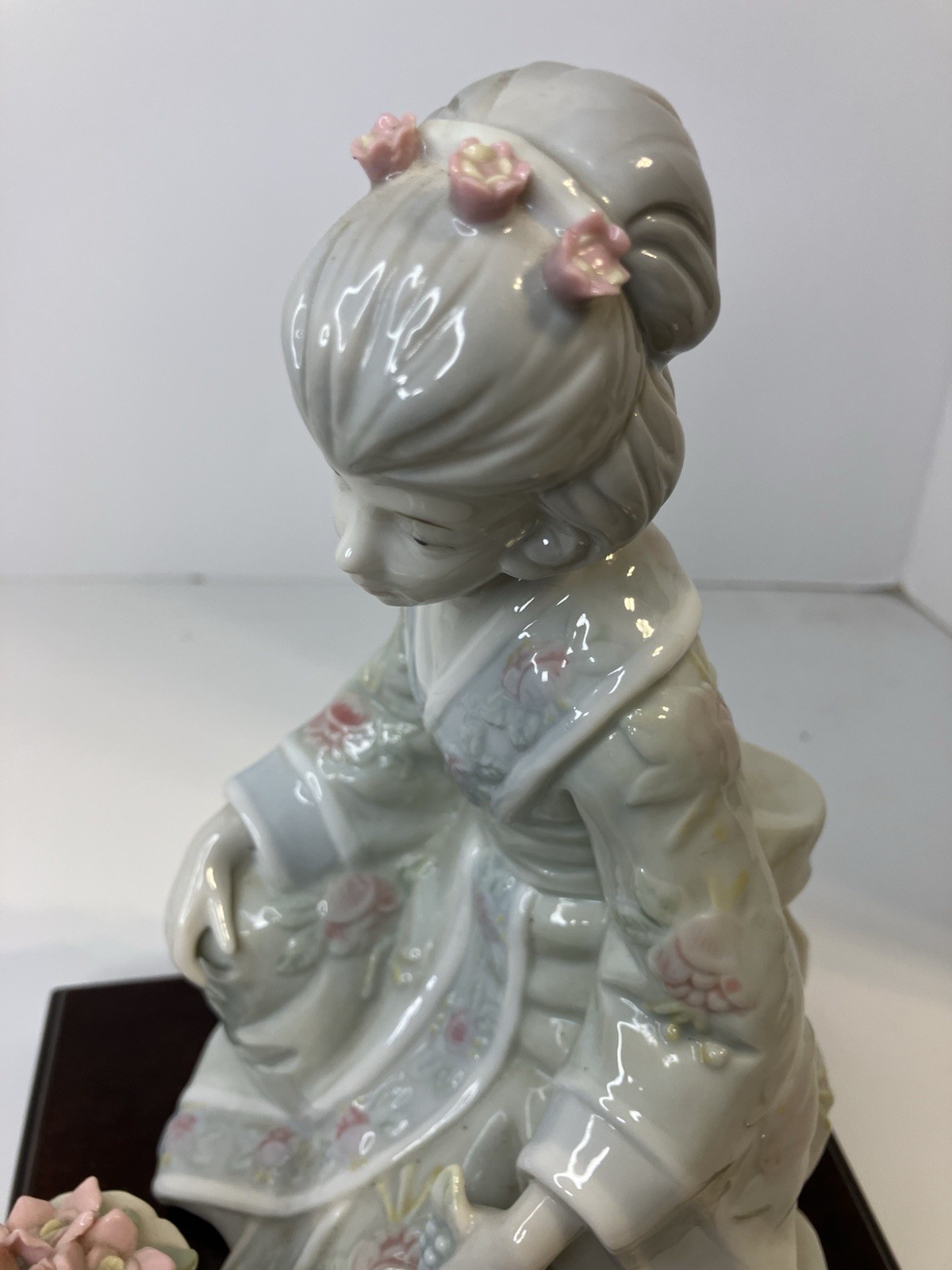 Vintage Porcelain Geisha Girl Figurine 9 Inch Extrene Detail