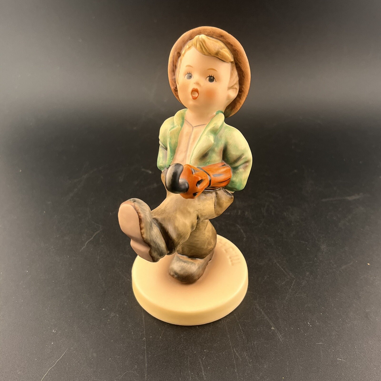 Hummel Figurine “Happy Traveler” 5” TMK # 109/0 Signed