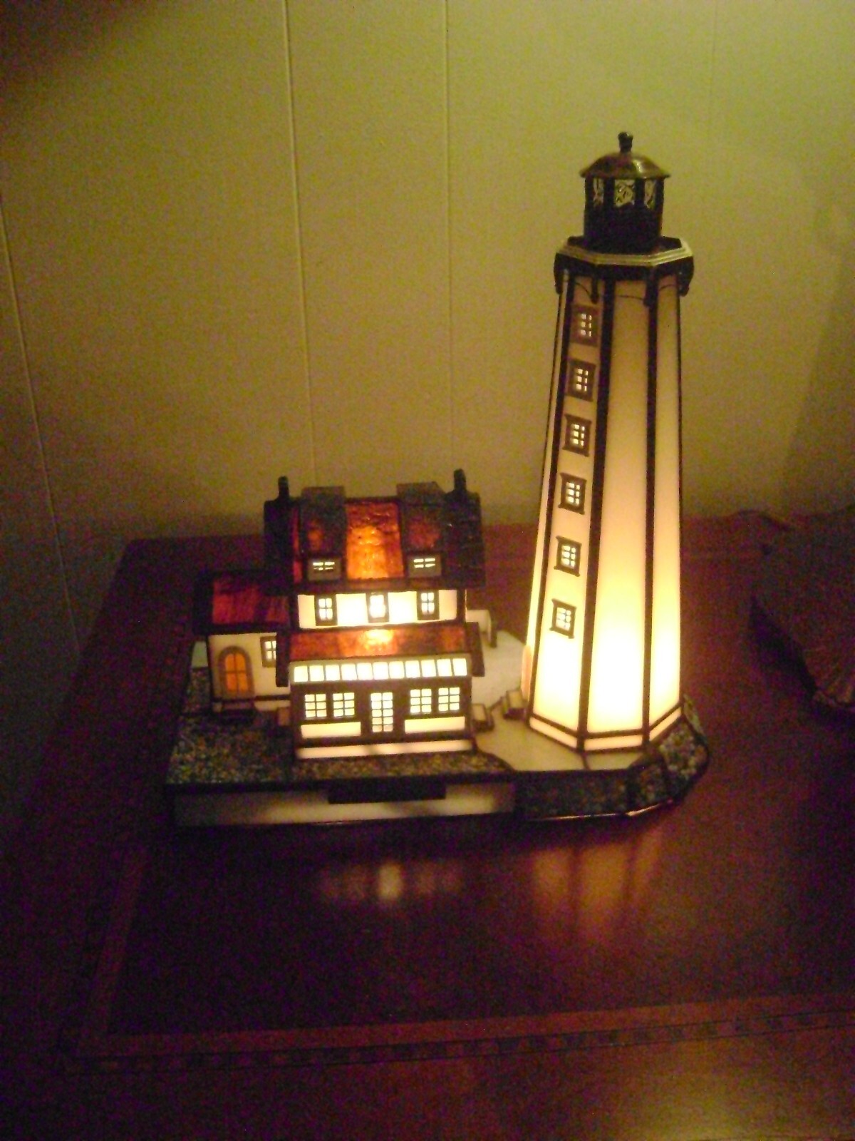 Forma Vitrum COASTAL HERITAGE New London Harbor, CT Stained Glass Lighthouse