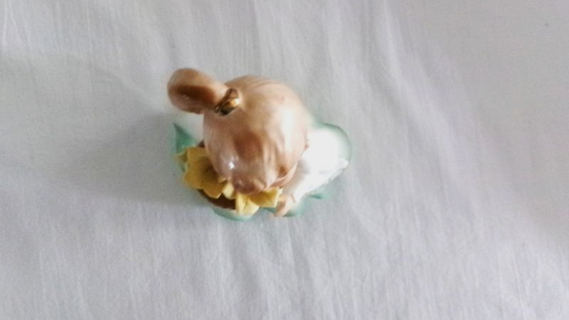 VTG 5.5″ BLONDE PONYTAIL GIRL YELLOW FLOWERS CERAMIC AUGUST BIRTHDAY FIGURINE