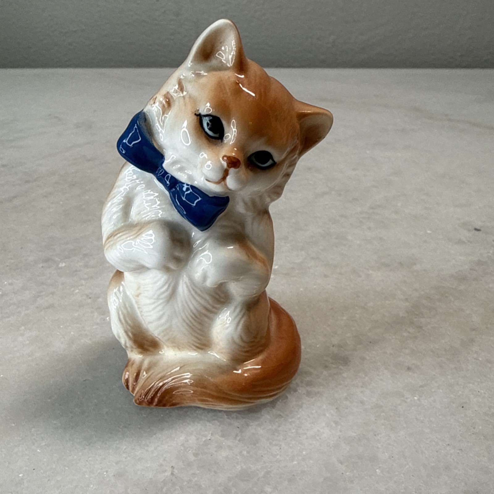 Danbury Mint Cats of Character BOW Beau Figurine Bone Taiwan Figurine 3”