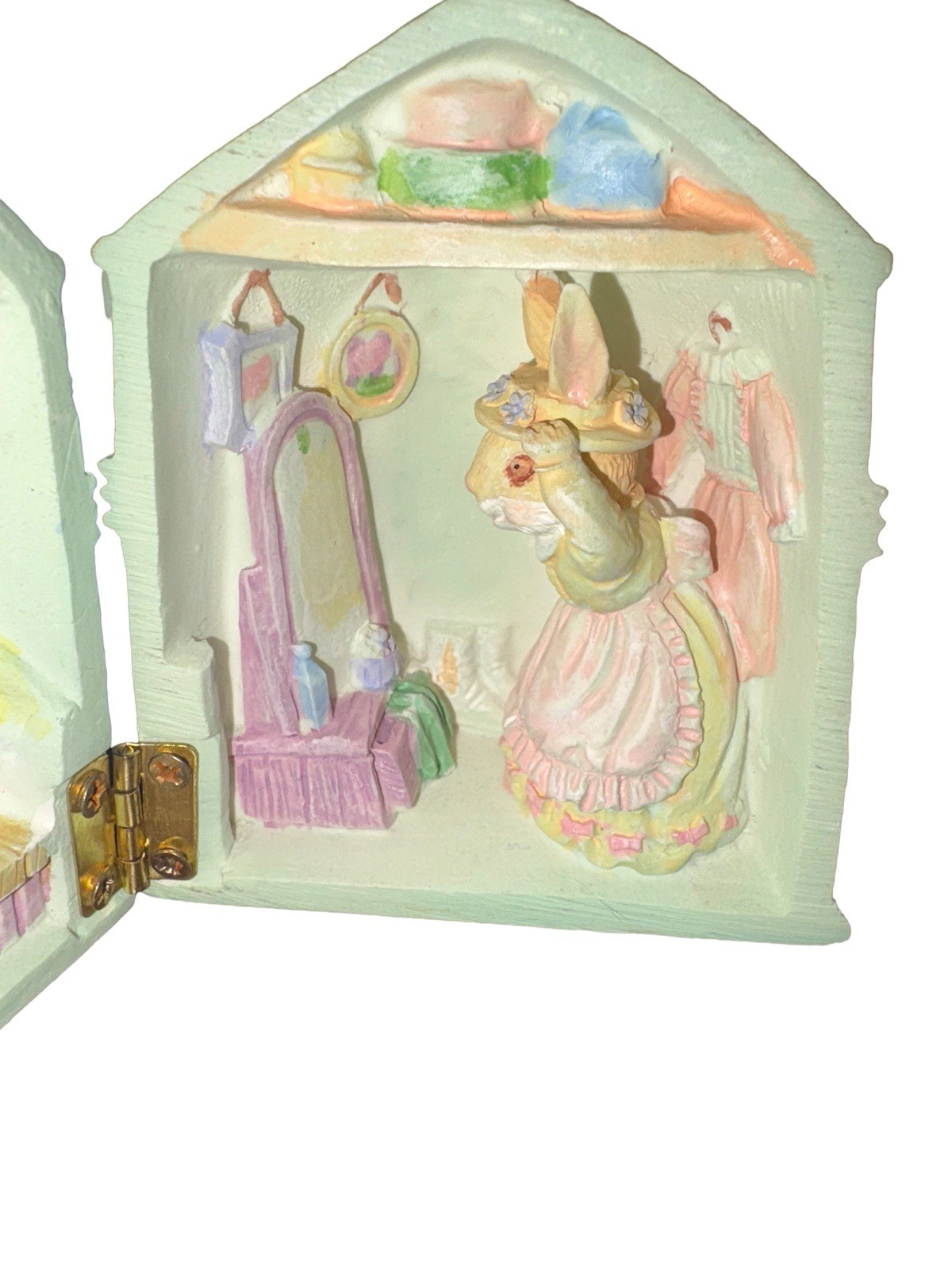 Russ Berrie Li’l Cozy Cottage Sculpstone Watering Can Cottage Bunnies Easter Mom