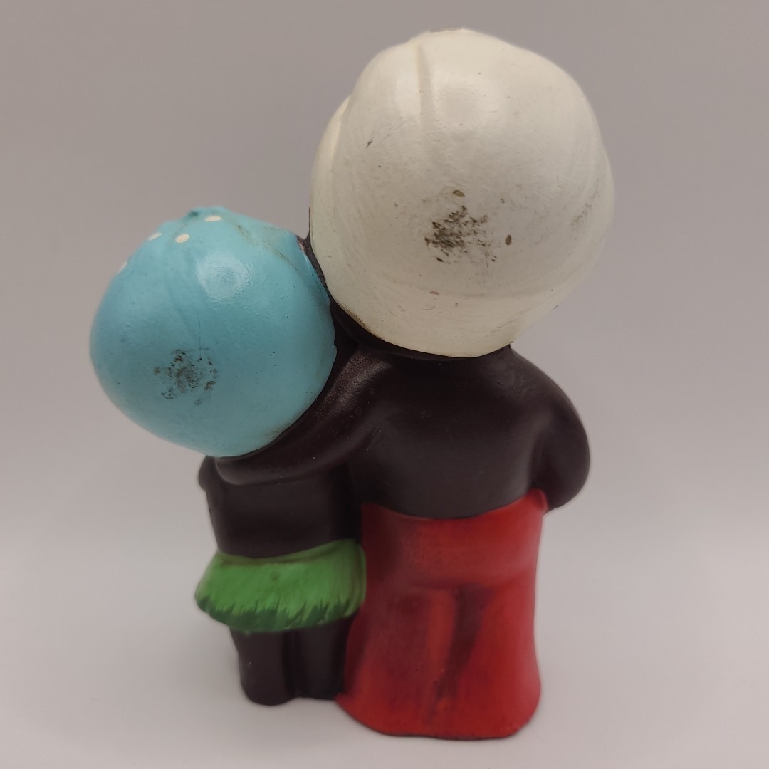 1964 NY World’s Fair Souvenir Hand Painted “It’a a Small World” Chalkware 4.5″