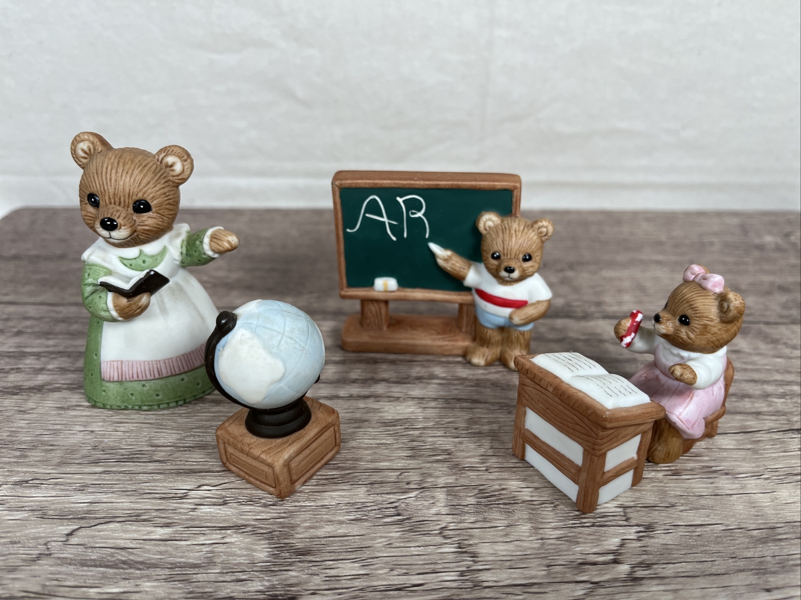 Homco School Classroom Set of 5 Teacher Blackboard Globe Desk #1409 SEE PHOTOS