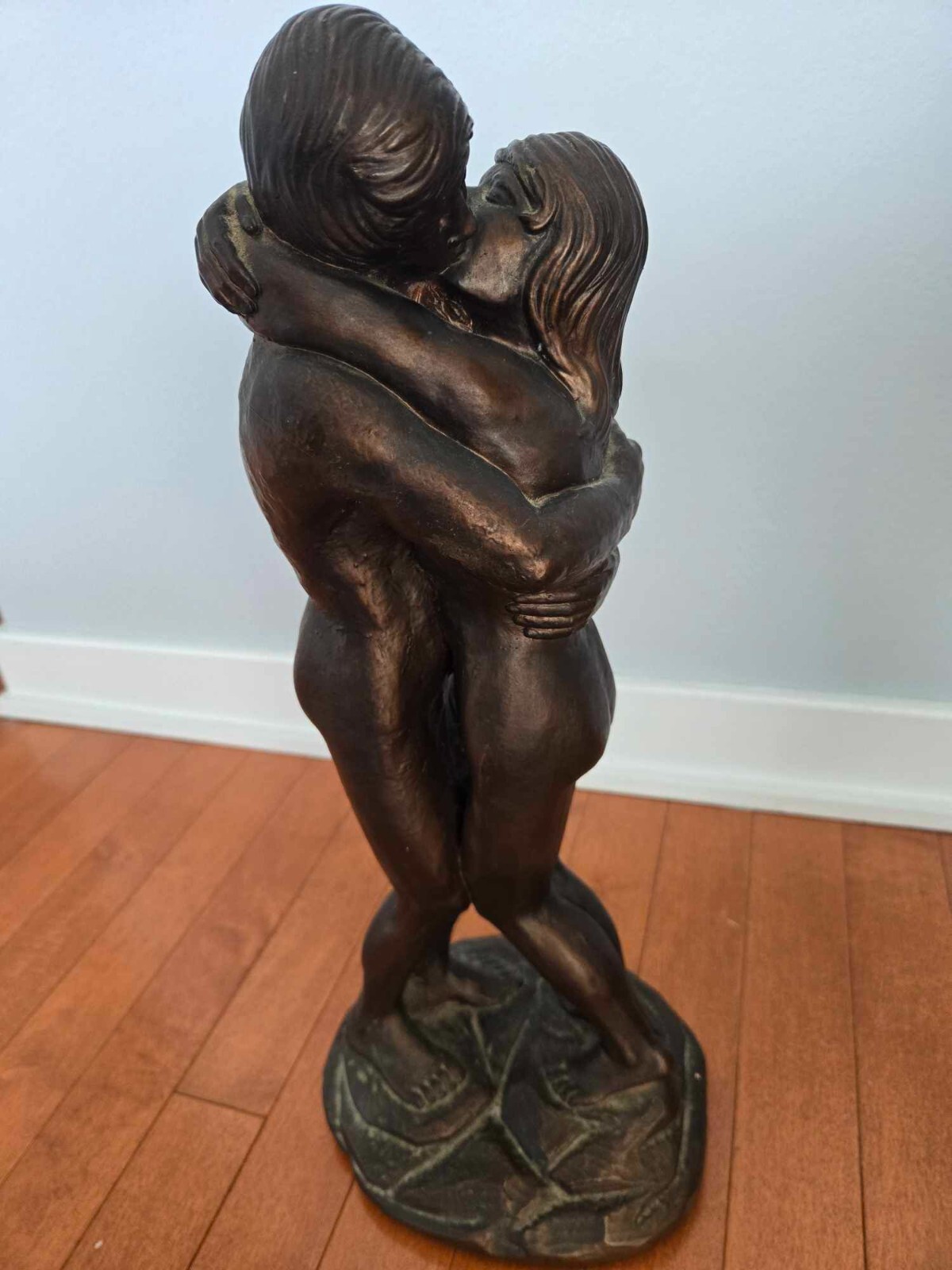 Vintage Nude Embracing Couple Resin Statue – Perfect Gift for Young Lovers