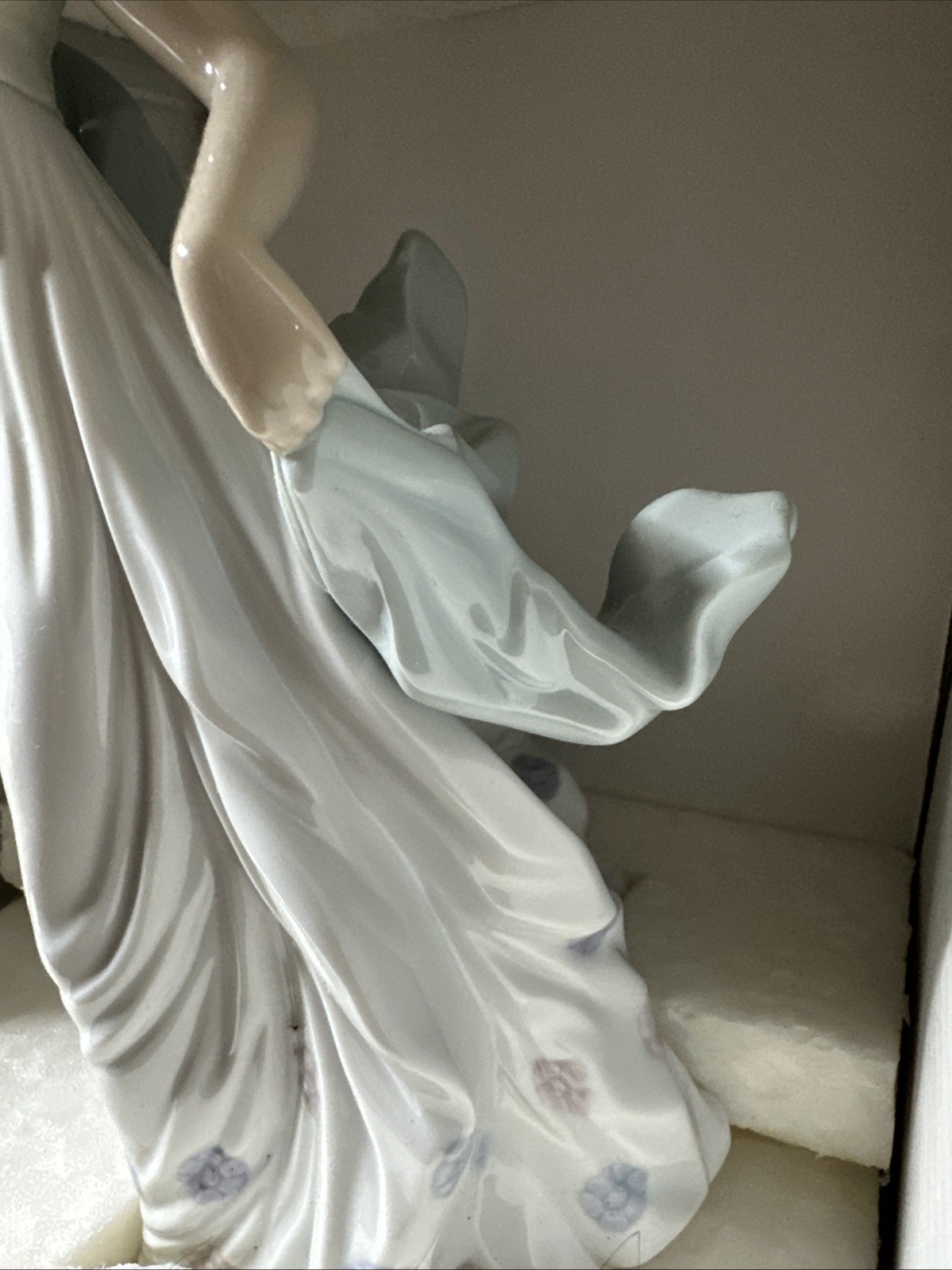 Lladro Figurine, Summer Serenade Bird, (6193) 12.5″ With box