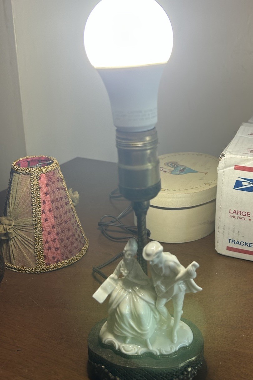 1930s Or 40s Vintage Porcelain Figural Lamp Depicting A Courting Couple