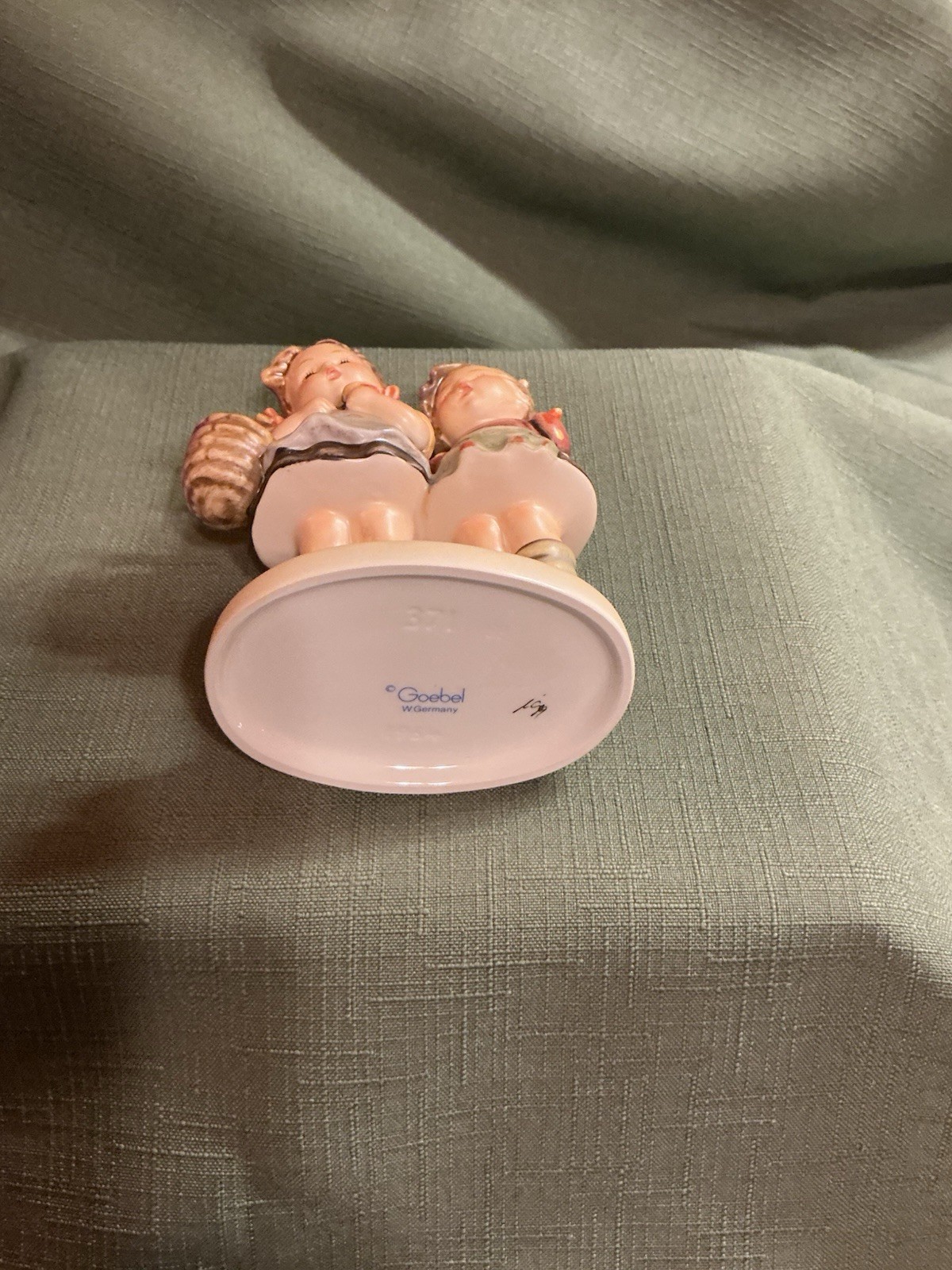 MI HUMMEL- Daddy’s Girls #371 TM6, 4 3/4” New In White Gift Box