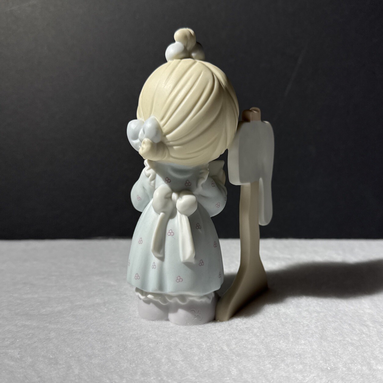 Precious Moments Figurine – Sharing The Good News Together -1991 Symbol Member..