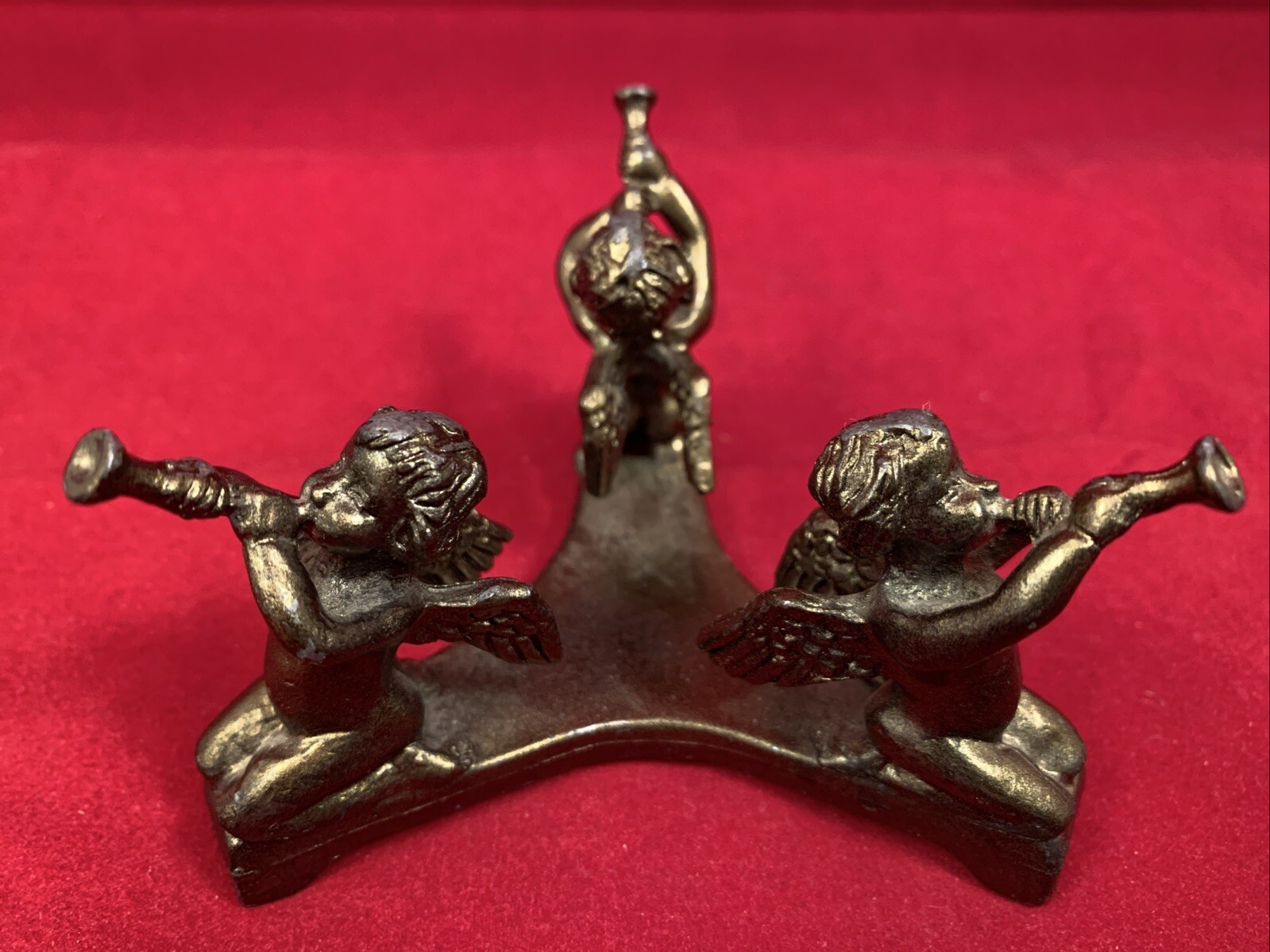 3 Angels Cherubs Playing Blowing Horns in a Circle Cast Metal Figurine