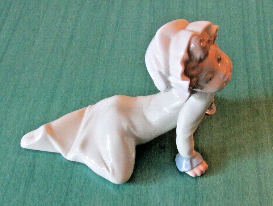 LLADRO – BABY CRAWLING ON FLOOR – 5101 – Glossy Finish – No box – Exc. cond!