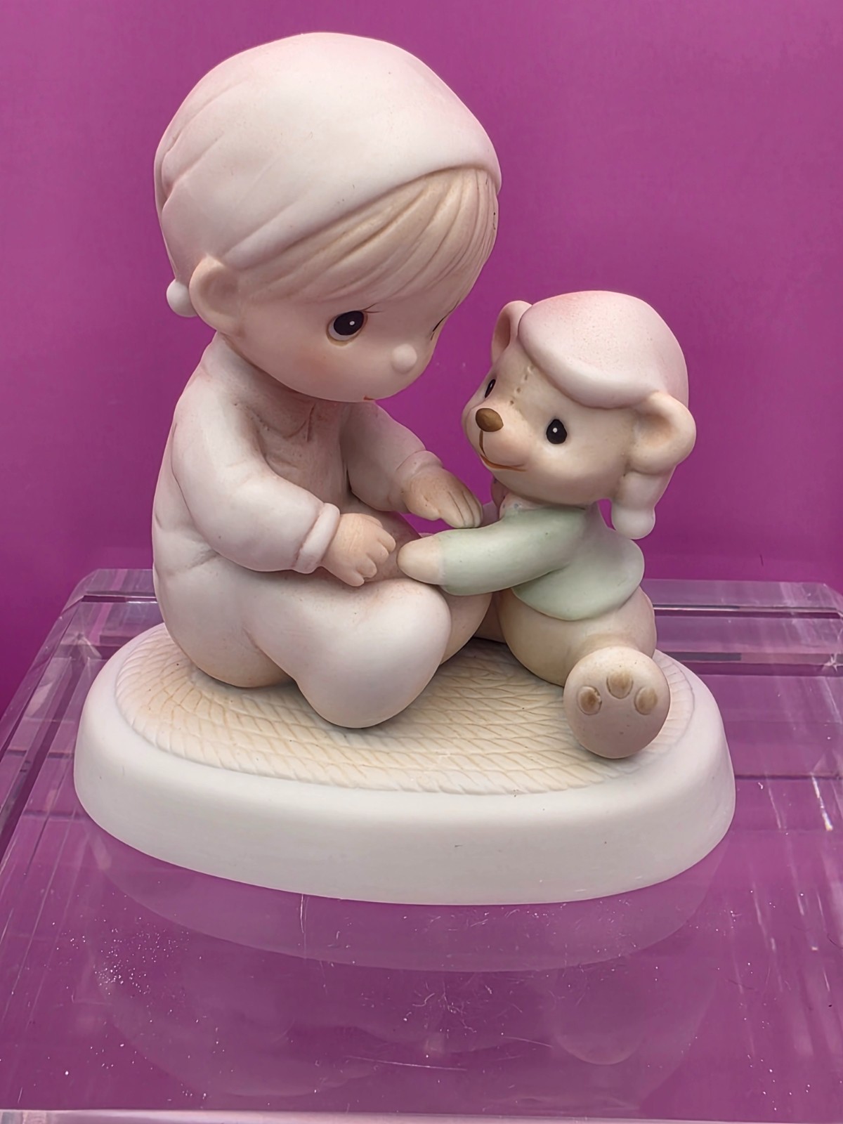 PRECIOUS MOMENTS FIGURINE “MAY YOUR CHRISTMAS BE COZY” 1982 ENESCO E2345