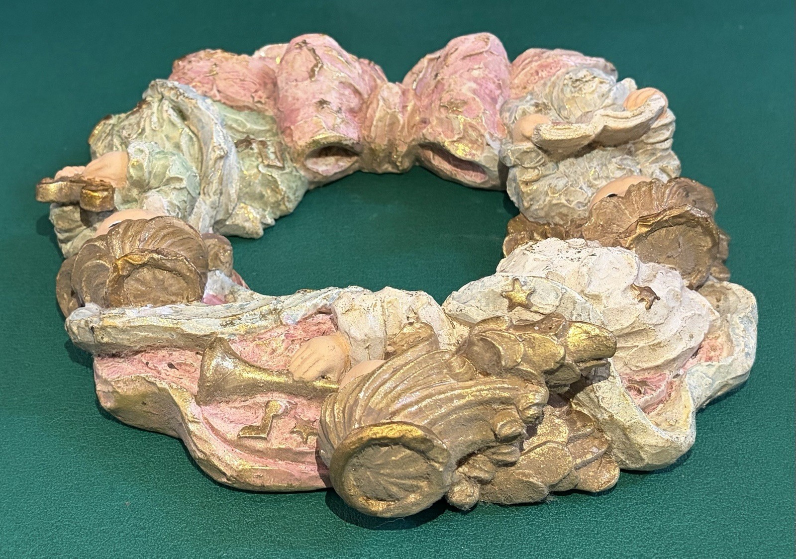 Precious Moments Rare Trio of Angels Wreath with Holiday Pink Bow Tie Enesco 11”