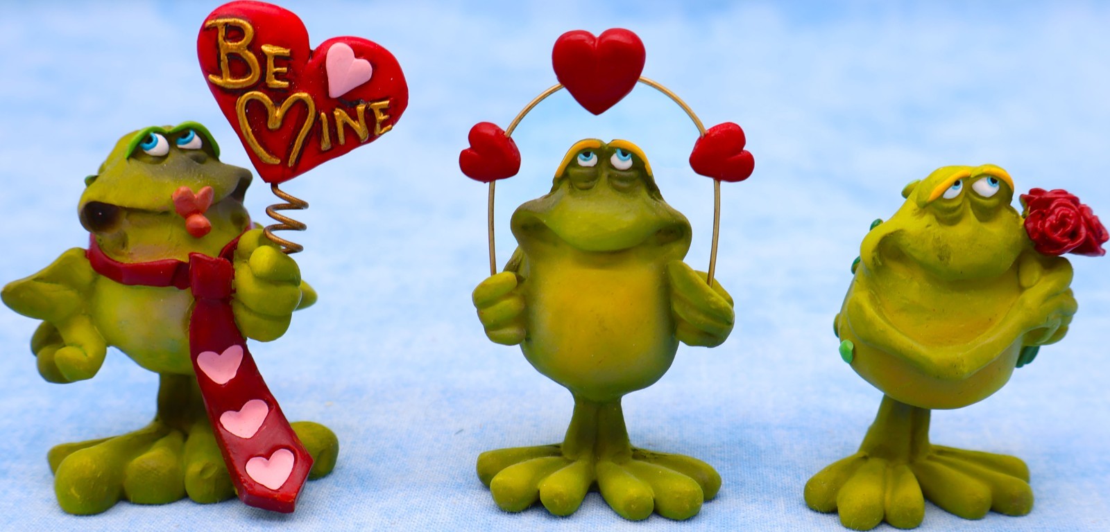 Douglas Valentine Frog Figurines Lot of 3 – Be Mine Heart Rose – Resin Decor