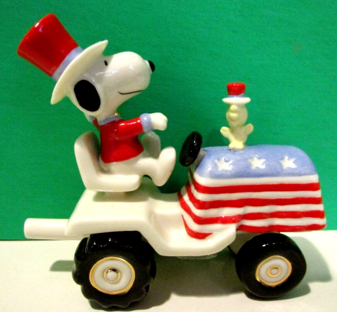 LENOX Peanuts SNOOPY TRACTOR WOODSTOCK It’s Independence Day – NEW MINT – NO BOX