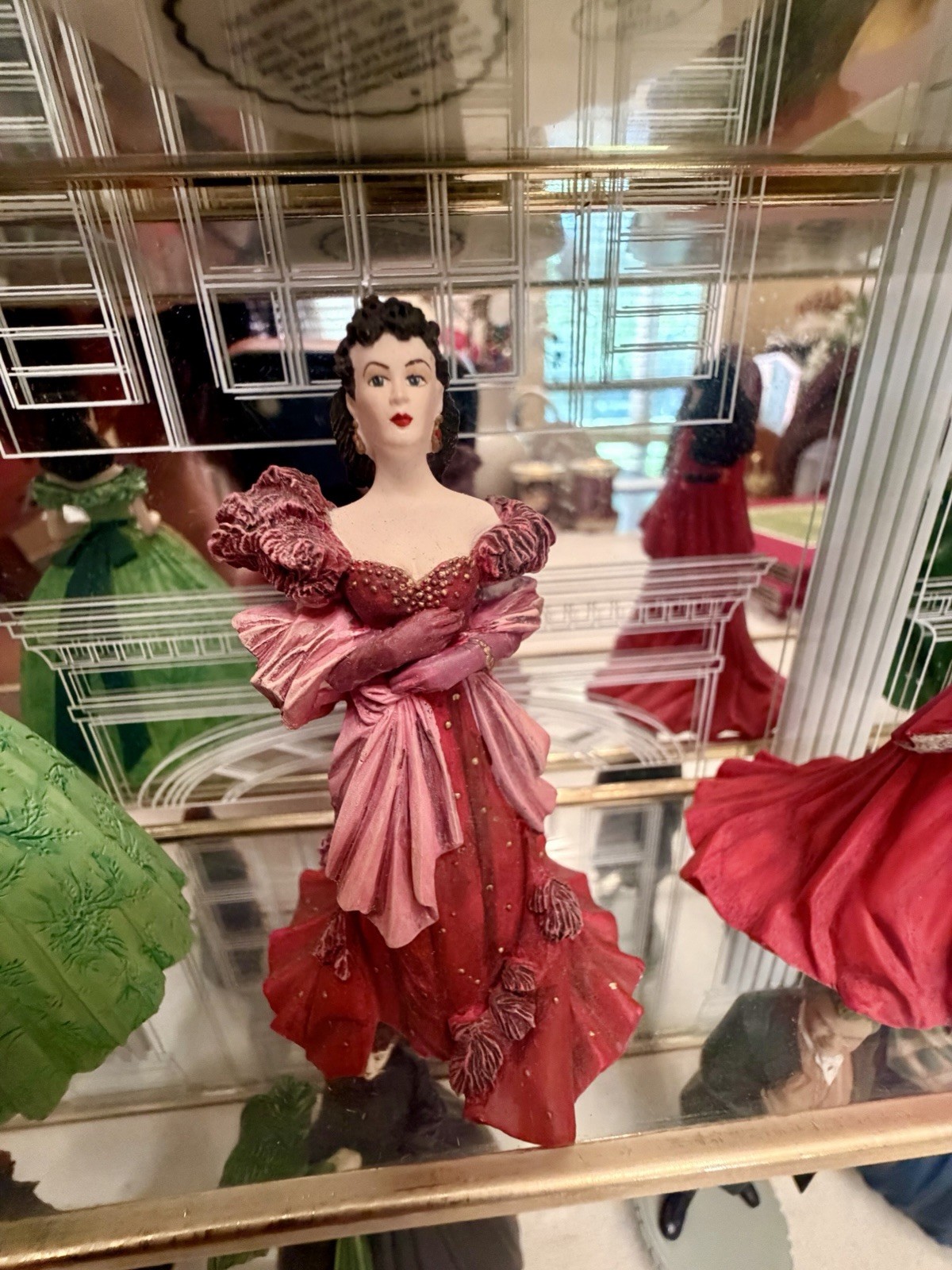 Franklin Mint Gone With The Wind Set of 15 Figurines with Display Shelf Case