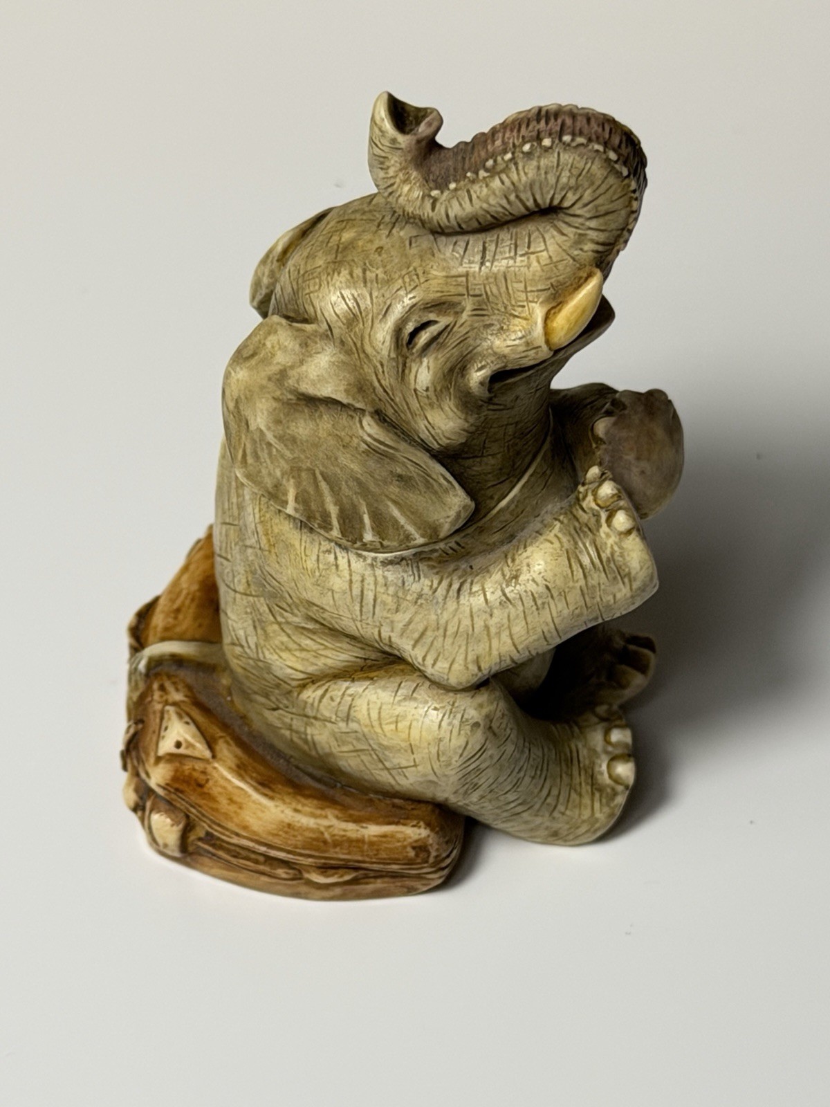 Harmony Kingdom Elephant Figurine Box W/Peanuts Zookeepers Series Marble Resin