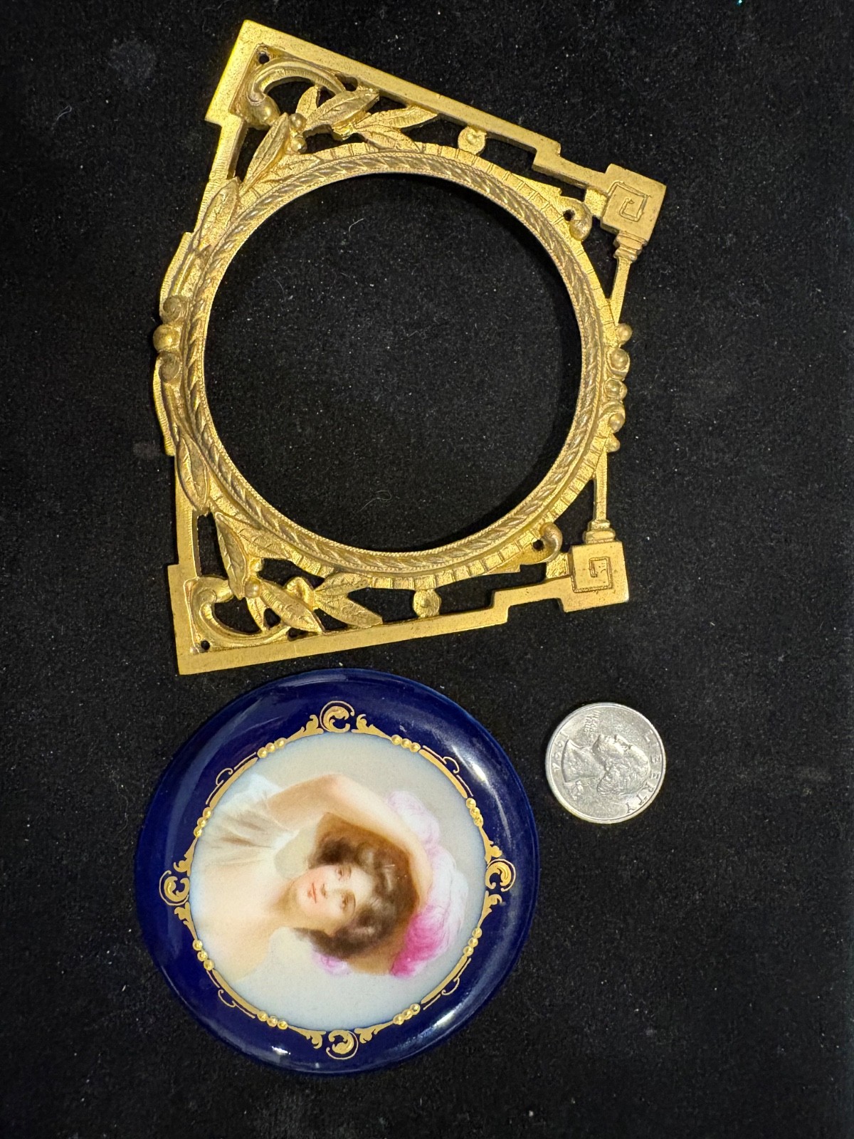 ANTIQUE HAND PAINTED PORCELAIN PORTRAIT PLAQUE WITH ORNATE GILT FRAME