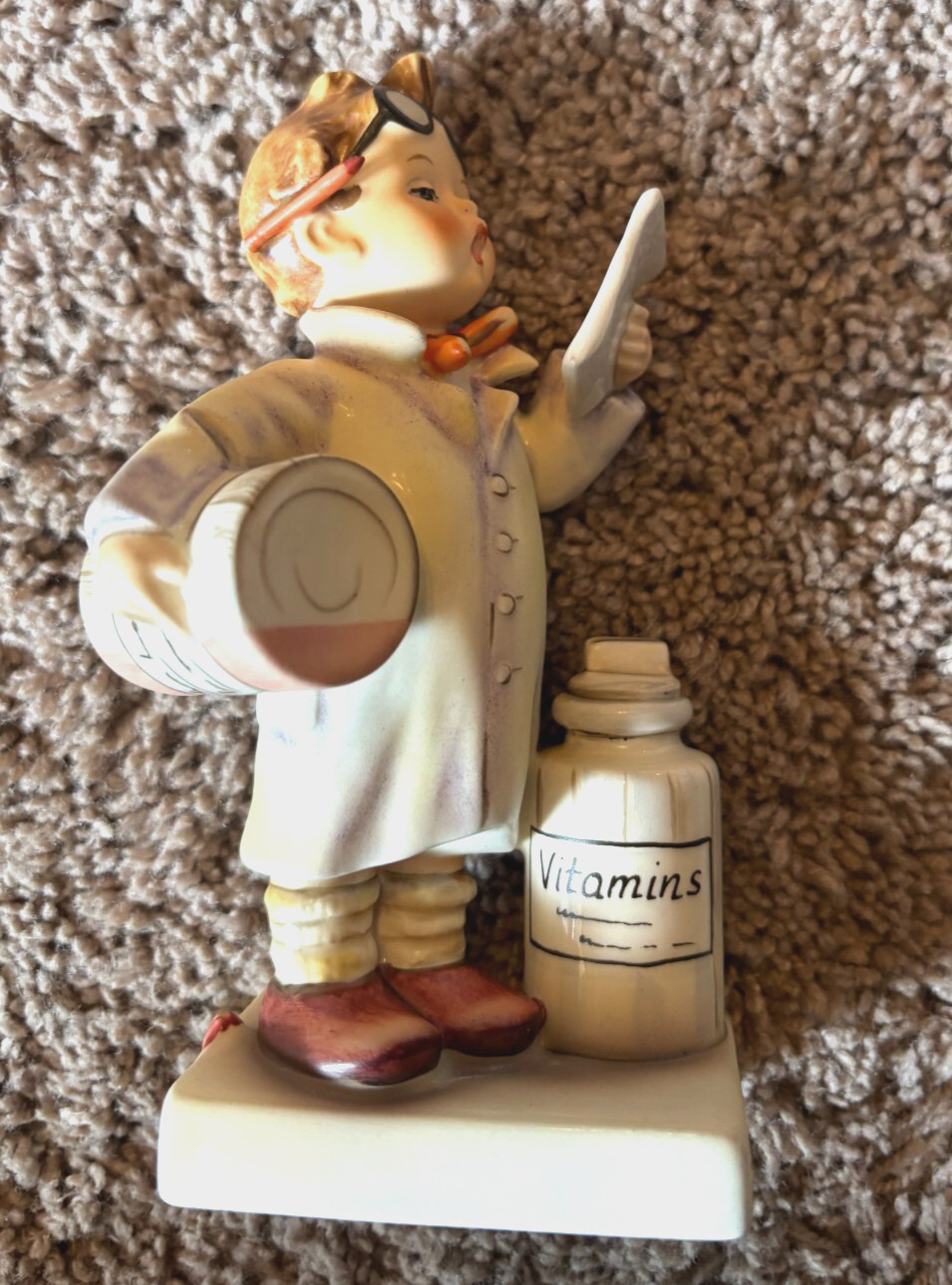 Vintage Goebel Hummel Figurine #322 Little Pharmacist VG TM 6