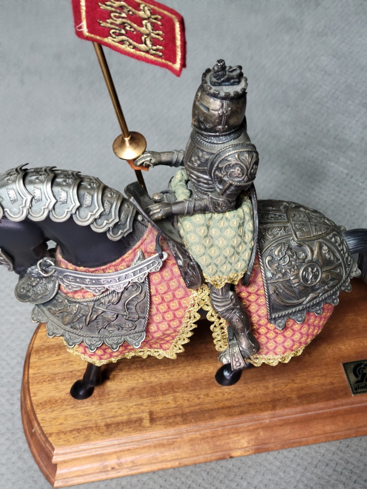 Armored Medieval Germanic Knight On Horse Lance Armadura Siglo XVI 13.5″ x 13.5″