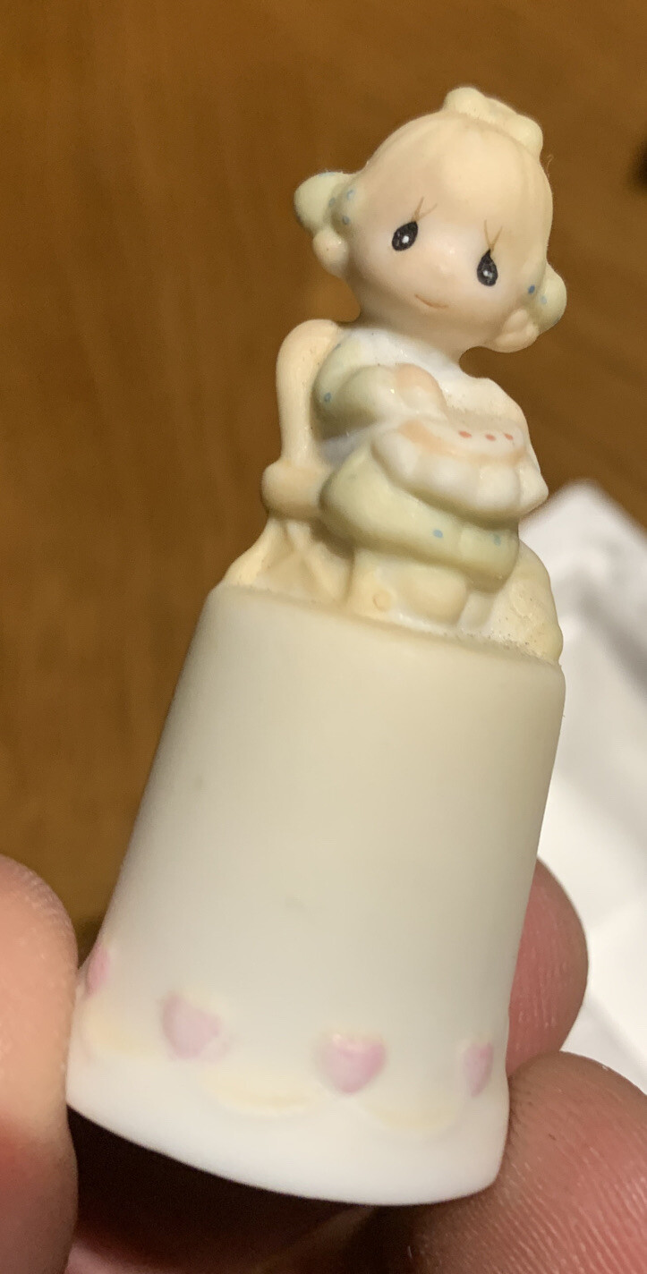 Precious Moments Thimble 1984 MOTHER SEW DEAR – EXC Condition #13293 Enesco