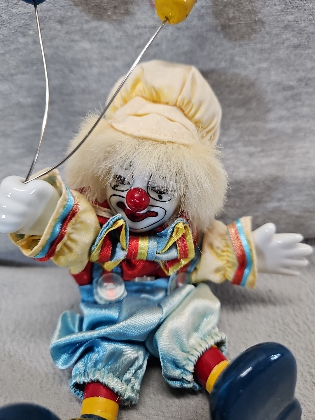 Vintage Clown Figure Holdjng Two Ballons Porcelain Face Hand Legd (T3)