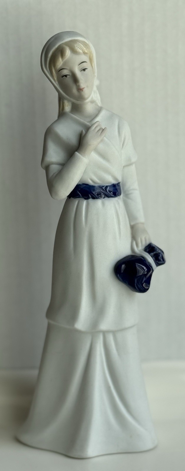 Vintage Spanish Porcelain Figurine Lady with Scarf & Bag 9.5″ Matte/Gloss Finish