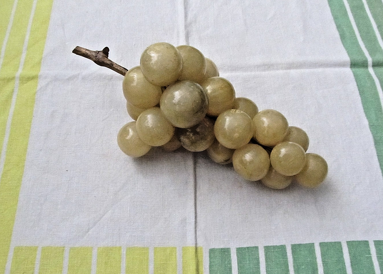 Vintage Alabaster green grapes stone fruit from Italy