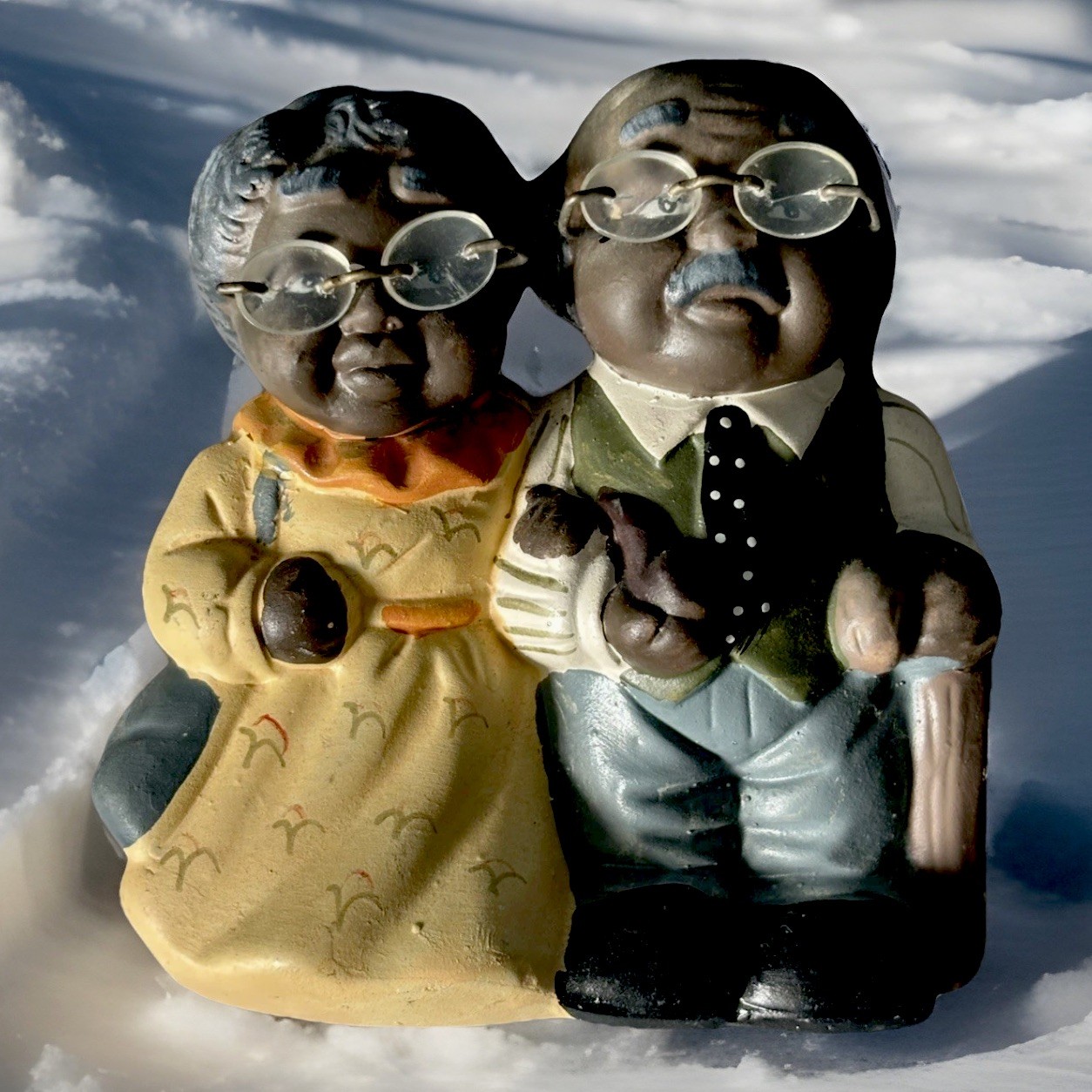 1998 AFRICAN AMERICAN COUPLE LADY AND MAN FIGURINE Wearing Glasses ~5.5×5 Inches