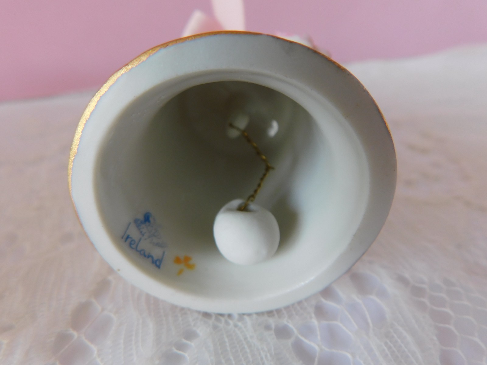 STUNNING SURPRISE – MULLER VOLKSTEDT IRISH DRESDEN MOTHER’S DAY BELL – MINT