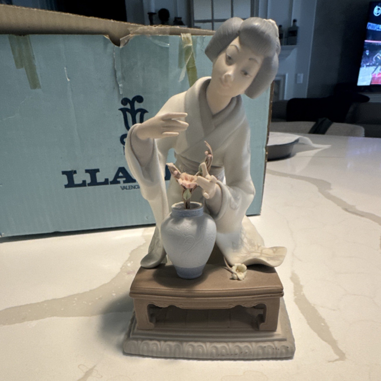 Lladró Porcelain Figurine Japanese Woman Hand Painted Matte No. 4840 with Box