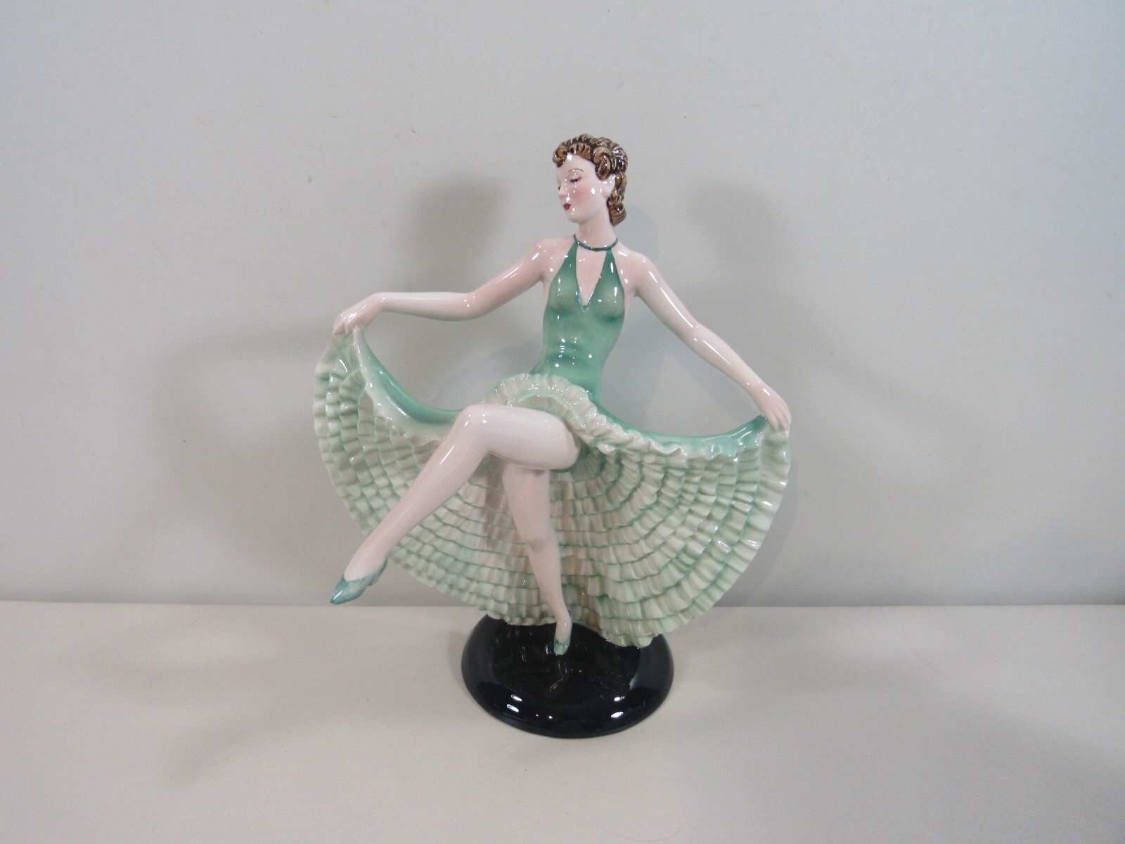 Modell Dakon Austria Wien #2001 Keramos Knight Ceramich Dancing Lady Figurine