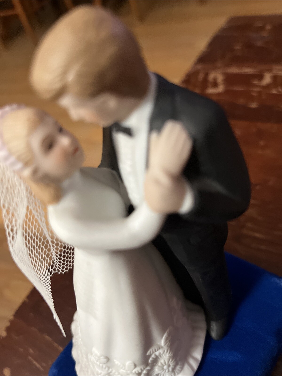 Vintage 1985 Lefton Hand Painted Taiwan Bride and Groom Figure 5.5”H