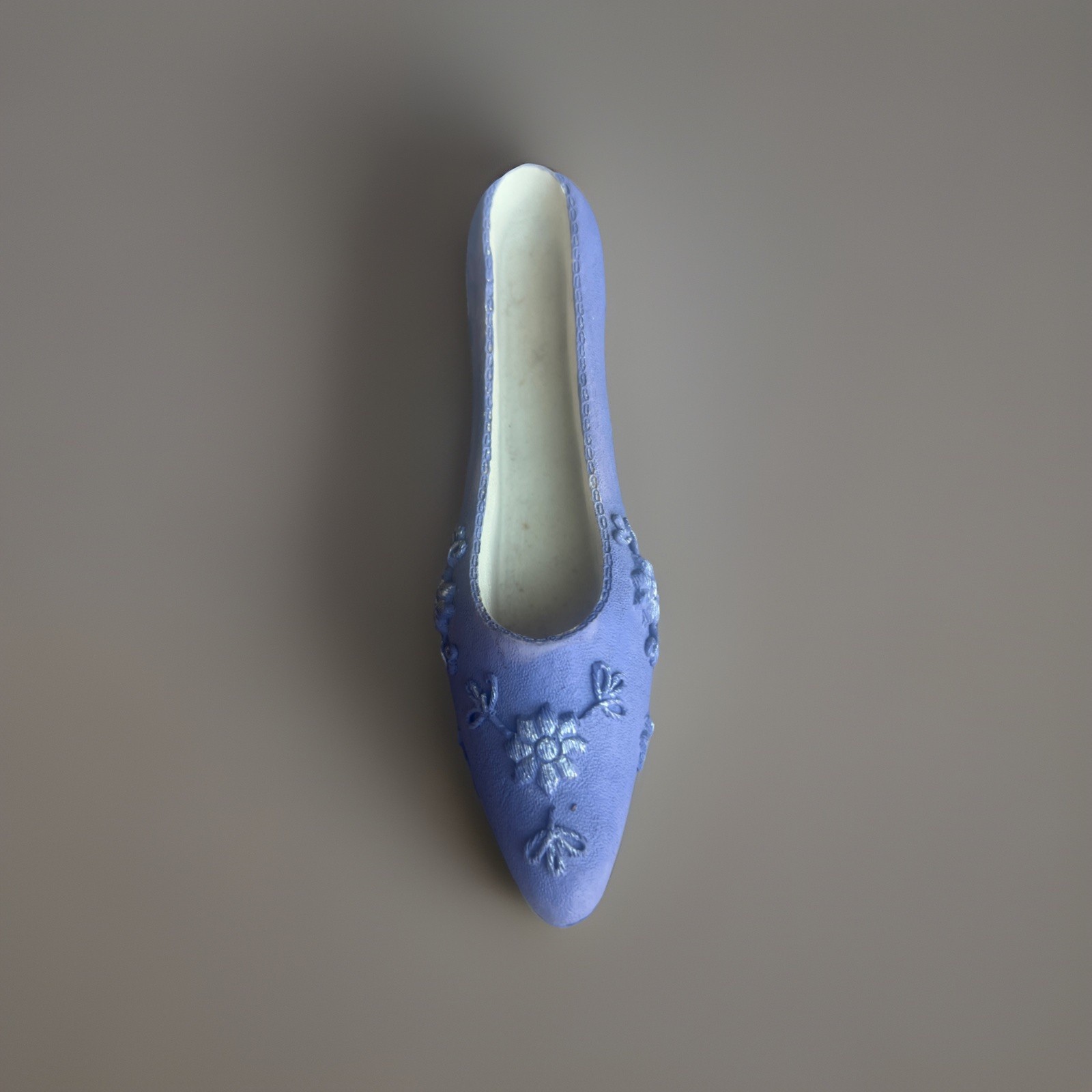 1999 Kingsbridge My Treasure Victorian High Heel Resin Shoe Miniature Decoration