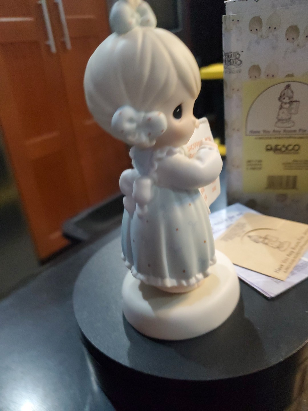 Precious Moments Figurine: 261130 Have You Any Room for Jesus (5.7″)