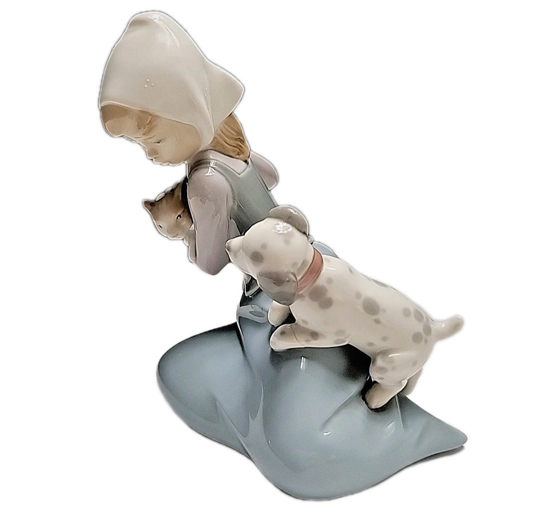 Lladro Porcelain Figurine Little Friskies Girl Holding Dog Puppy Cat VTG 1970’s