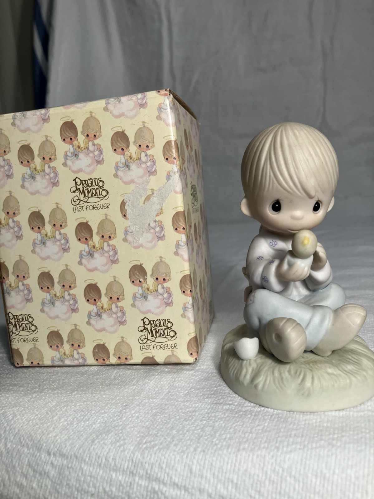 precious moments figurines “I Believe in Miracles” box has a flaw