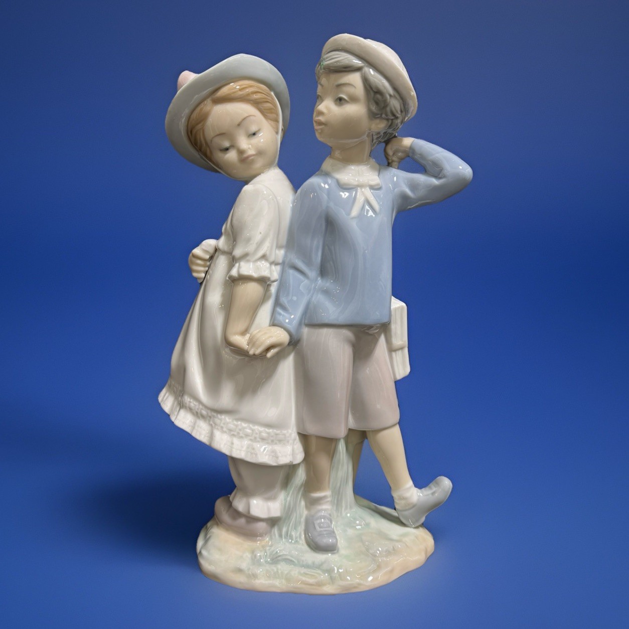 Lladró #1127 Puppy Love Figurine Retired Vicente Martinez Porcelain Dog Girl (M)
