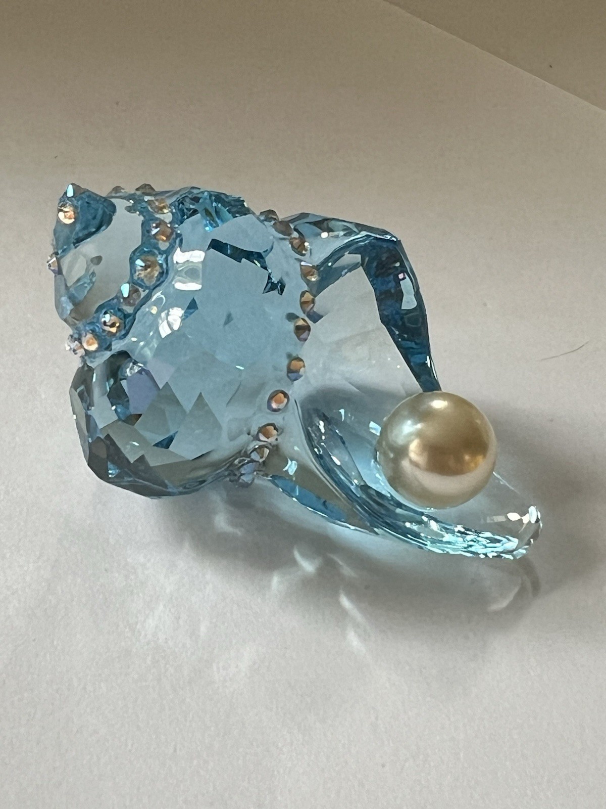 SWAROVSKI Crystal SCS Conch Shell and Pearl 5690545 Annual Edition