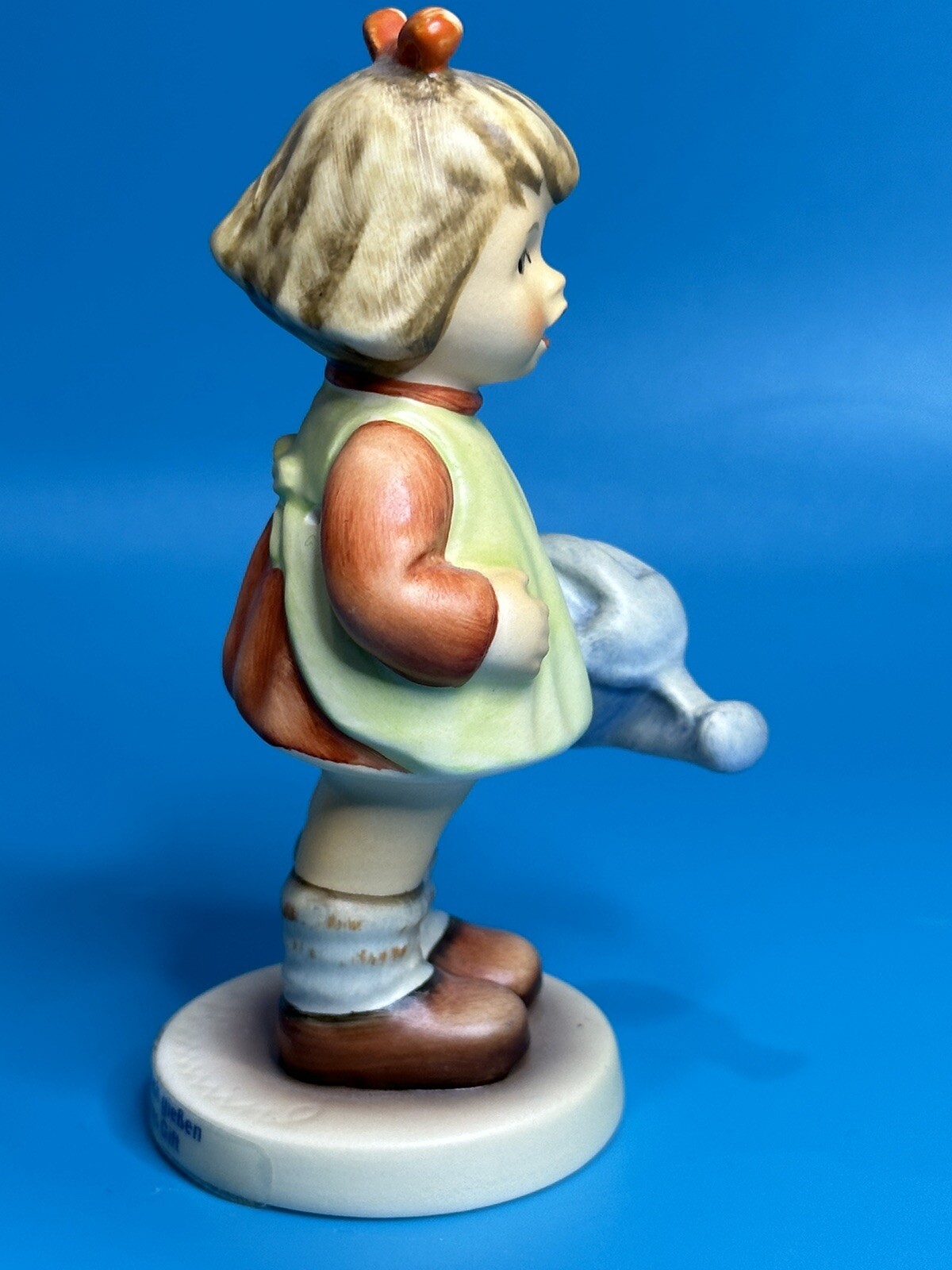 Vintage Goebel M.I. Hummel Club 1997-1998 Figurine “NATURE’S GIFT” Hum 729 TMK-7