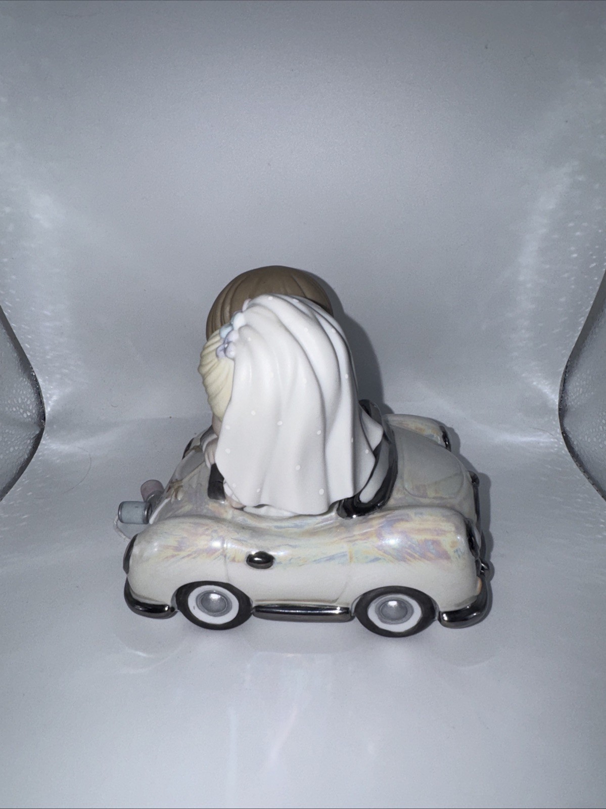 Precious Moments Just Married 103018 In Luv Honeymoon Car w/ Cans Bride & Groom