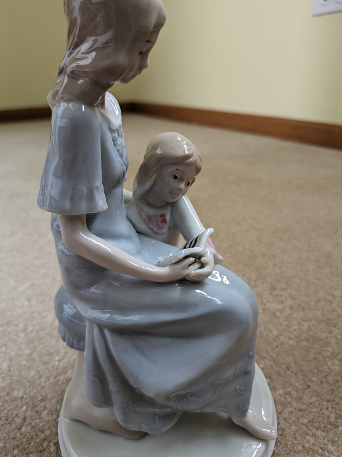 VTG FIGURINE MOTHER AND CHILD READING A BOOK BEAUTIFUL PASTELS 8″ TALL