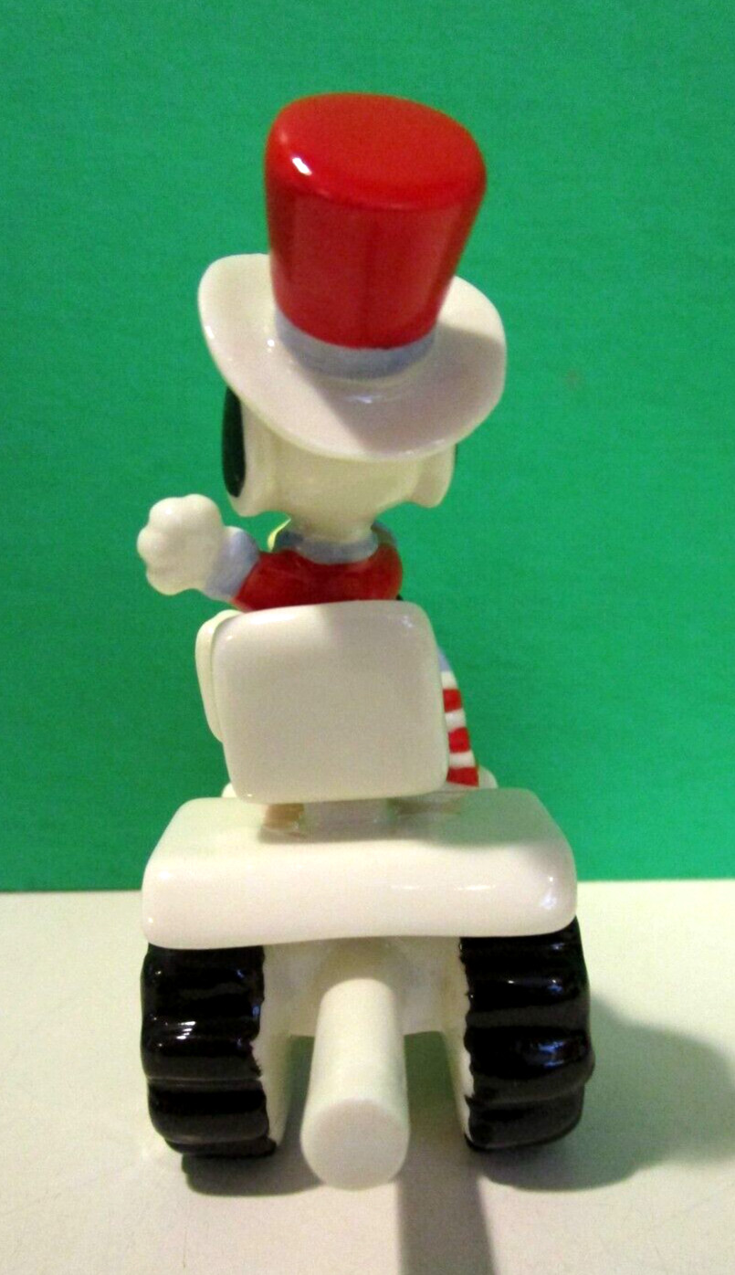LENOX Peanuts SNOOPY TRACTOR WOODSTOCK It’s Independence Day – NEW MINT – NO BOX