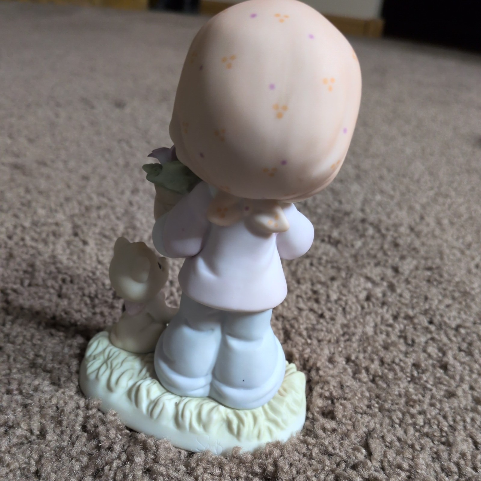 Precious Moments Girl Figurine 101518 ‘March Violet Modest’ w/ Cat 2001