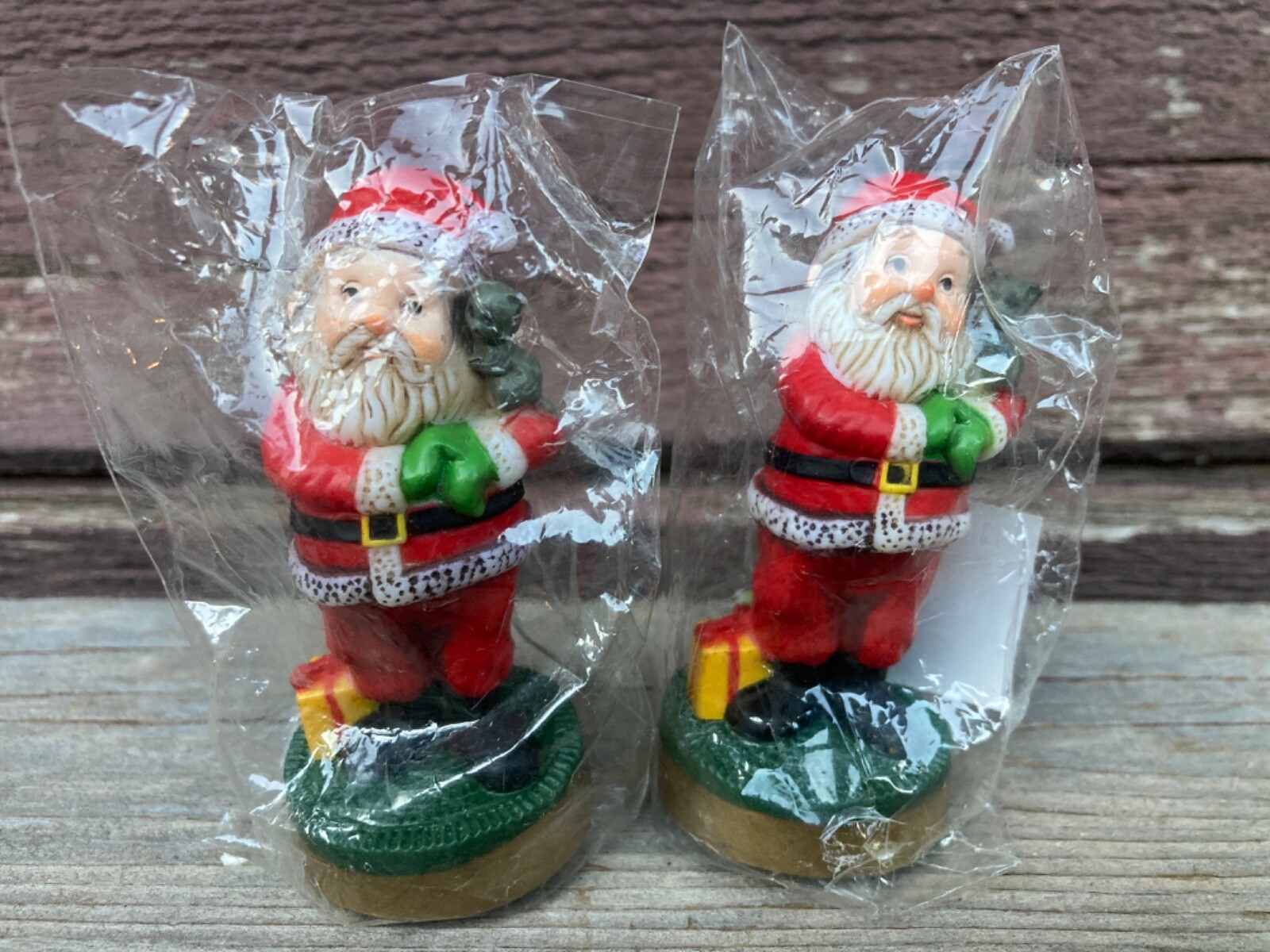VTG HALLMARK CARDS INC. 2 7/8″ SANTA CLAUS FIGURES HOLDING CAT MIP SEALED