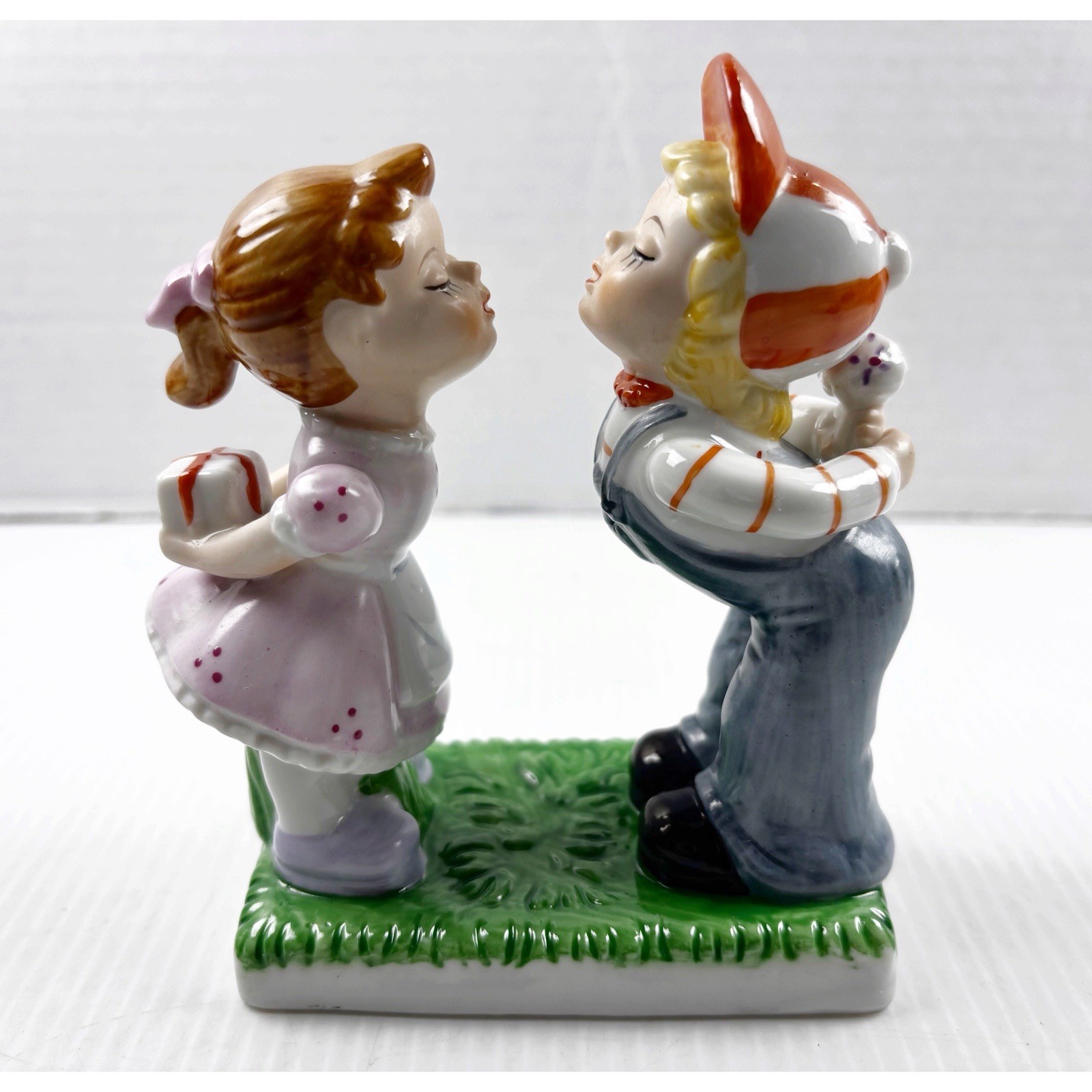 Boy Girl Kissing Figurine Ceramic Korea Royal California Sticker 4.75” Tall Vtg