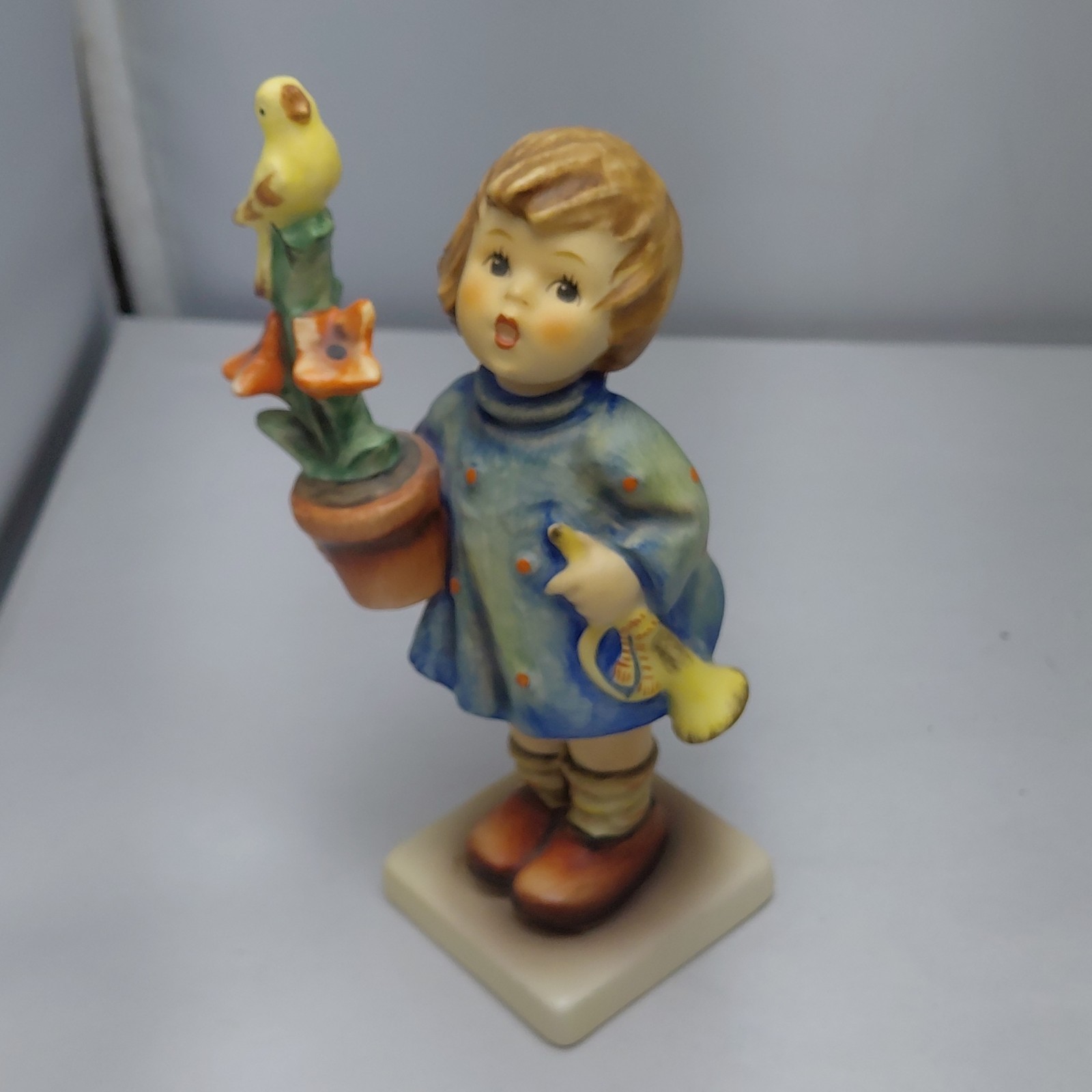Goebel Hummel Congratulations figurine 17/0 girl with flowers bird 1971