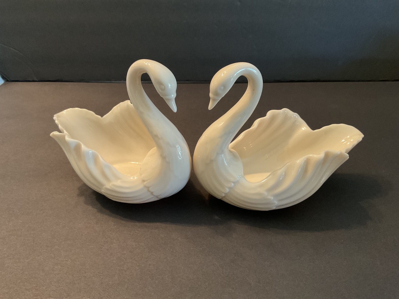 LENOX PORCELAIN SWAN CAKE TOPPER / RING HOLDER 4 1/2″ SET OF 2