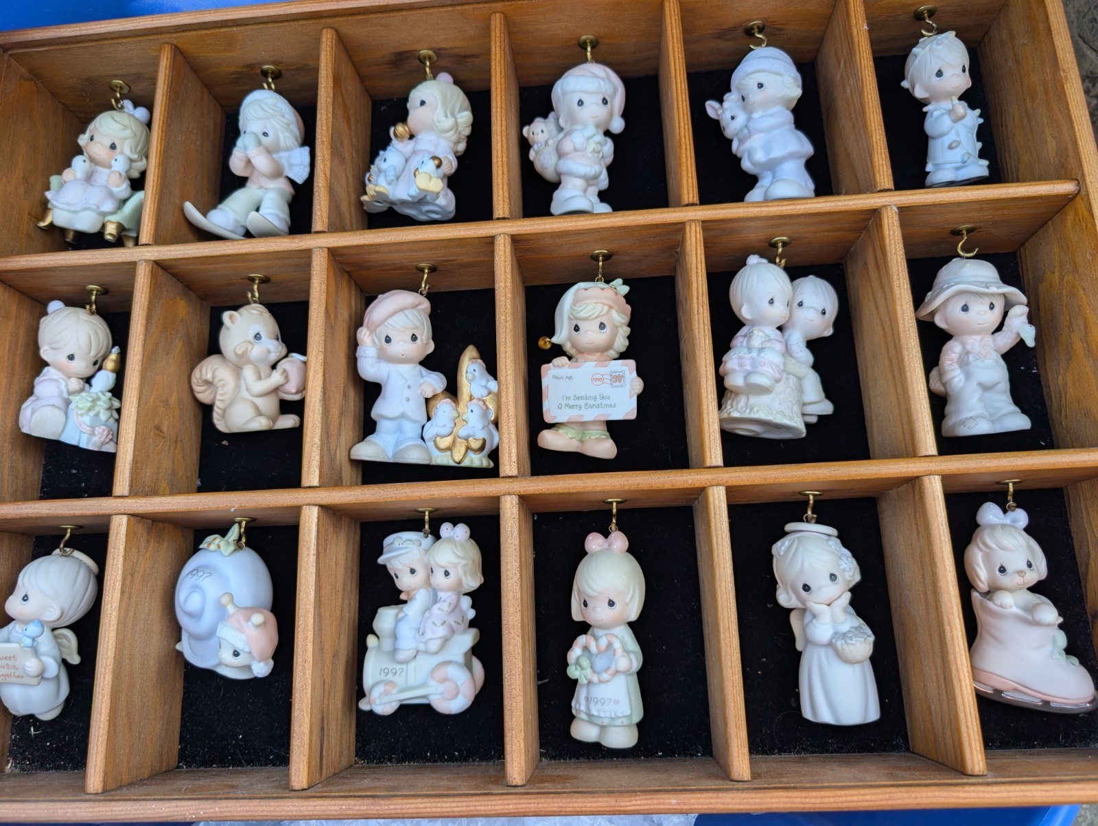 Huge Lot Of Vtg PRECIOUS MOMENTS Collectible Figurines 18 Set Original 1978-1992